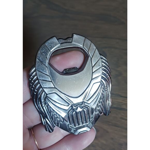 Predator Bottle Opener 2017 Loot Crate Exclusive - Picture 4 of 4